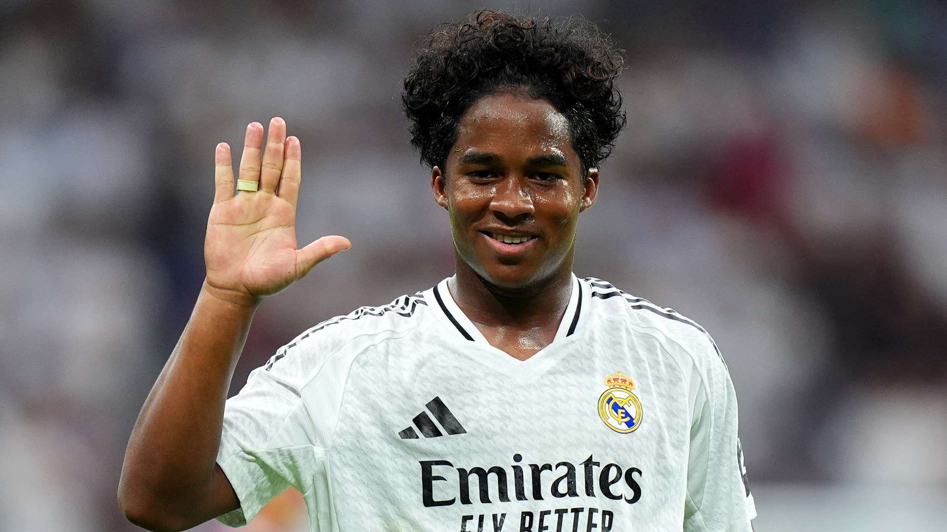 梅西是否会租借回归巴萨？球迷热议不断！